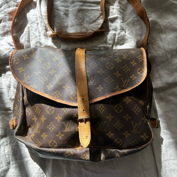 Louis Vuitton buckle and expandable messenger bag - Picture 5 of 7